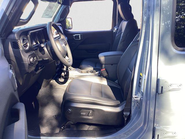 new 2025 Jeep Gladiator car, priced at $48,206