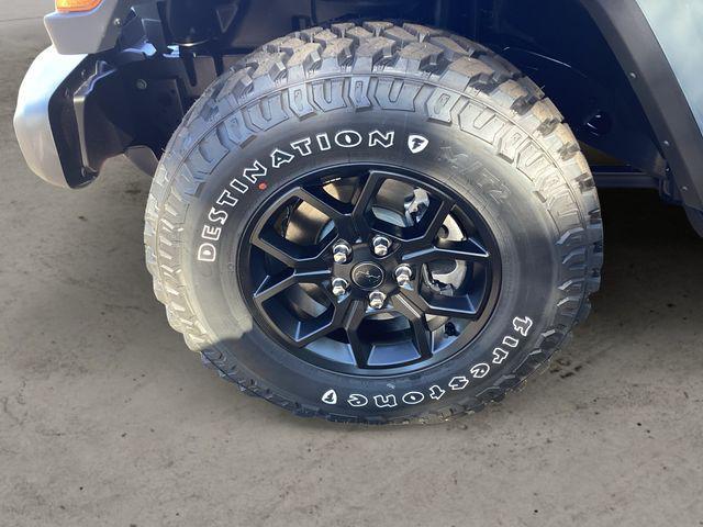 new 2025 Jeep Gladiator car, priced at $48,206