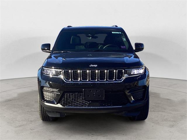 new 2025 Jeep Grand Cherokee car, priced at $38,290