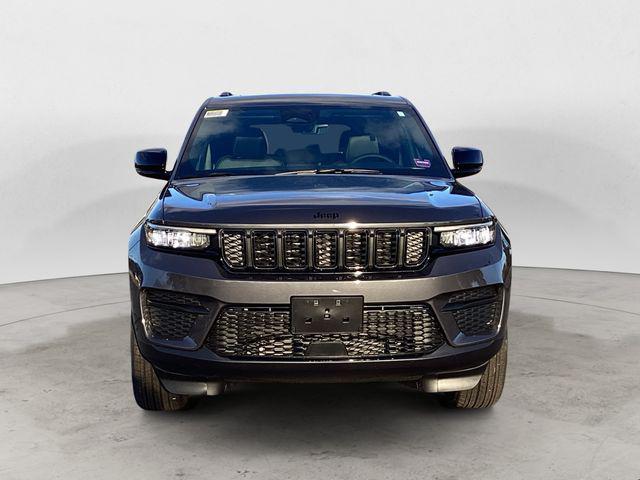 new 2025 Jeep Grand Cherokee car, priced at $43,780