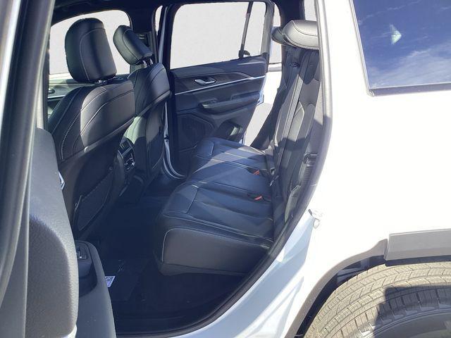 new 2025 Jeep Grand Cherokee car, priced at $43,916