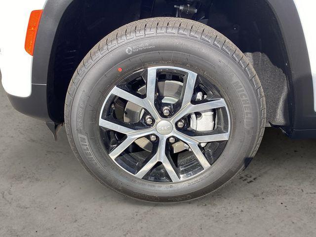 new 2025 Jeep Grand Cherokee car, priced at $43,916