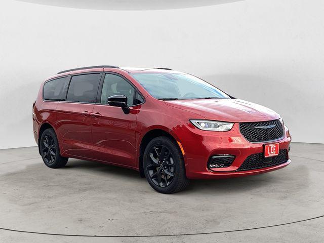 new 2026 Chrysler Pacifica car, priced at $46,769