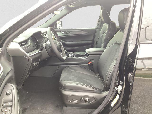 new 2025 Jeep Grand Cherokee car, priced at $42,492