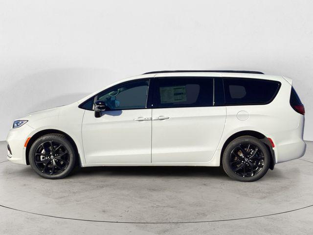 new 2026 Chrysler Pacifica car, priced at $45,882