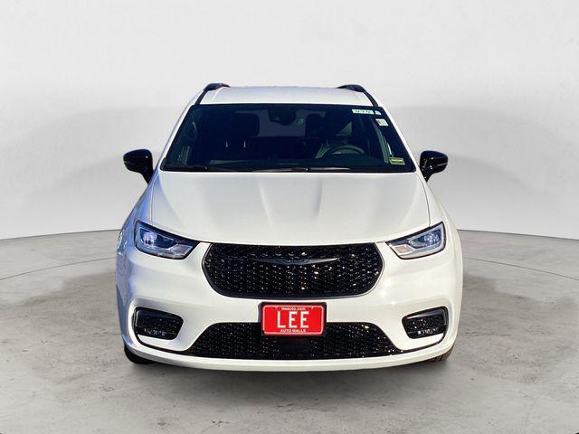 new 2026 Chrysler Pacifica car, priced at $45,882