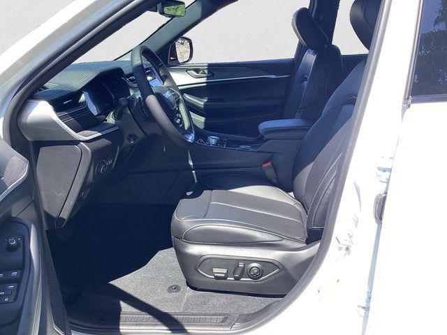 new 2025 Jeep Grand Cherokee car, priced at $47,878