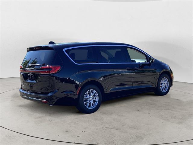 new 2024 Chrysler Pacifica car, priced at $40,695