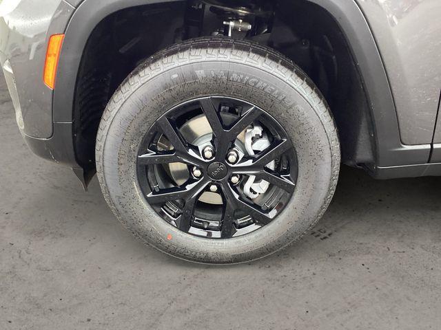 new 2025 Jeep Grand Cherokee car, priced at $43,427