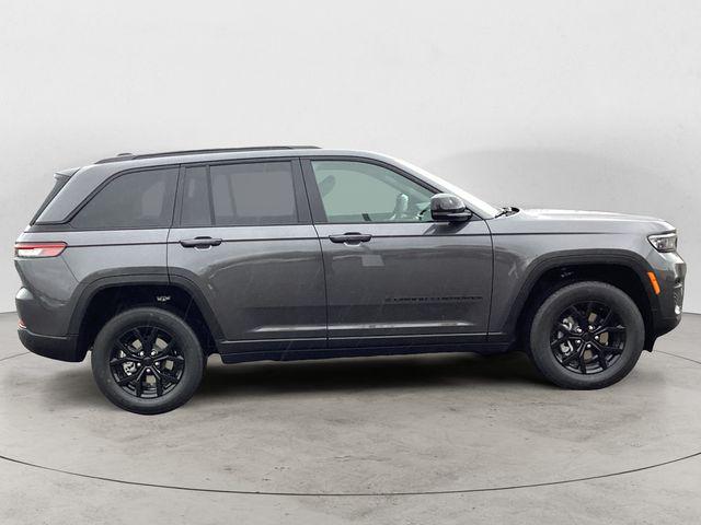 new 2025 Jeep Grand Cherokee car, priced at $43,427
