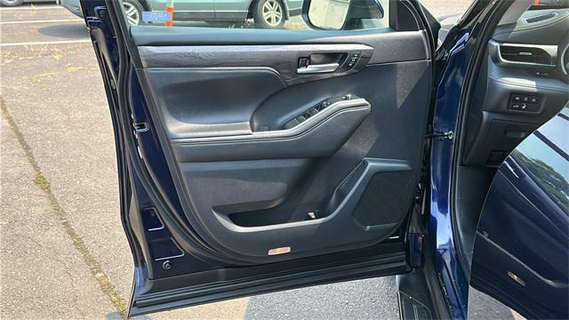used 2023 Toyota Highlander Hybrid car, priced at $47,899