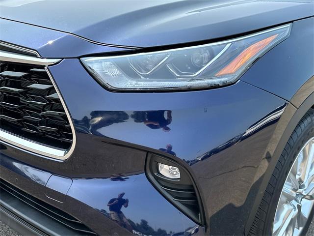 used 2023 Toyota Highlander Hybrid car, priced at $47,899