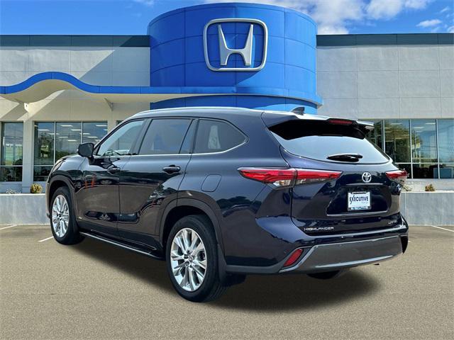 used 2023 Toyota Highlander Hybrid car, priced at $47,899