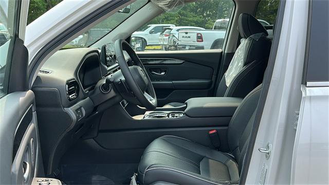 new 2025 Honda Pilot car, priced at $54,985