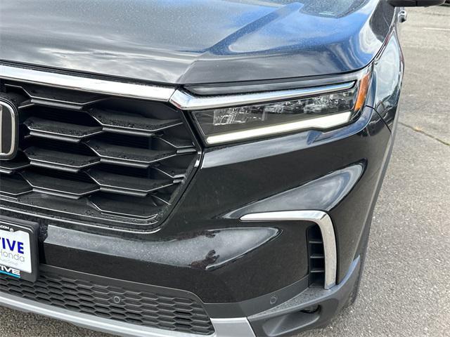 new 2025 Honda Pilot car, priced at $55,260