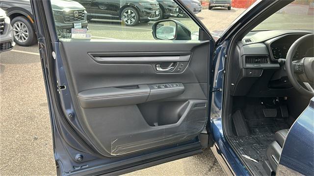 new 2026 Honda CR-V Hybrid car, priced at $41,675