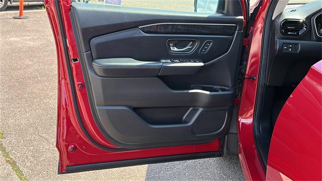 used 2025 Honda Pilot car, priced at $50,982