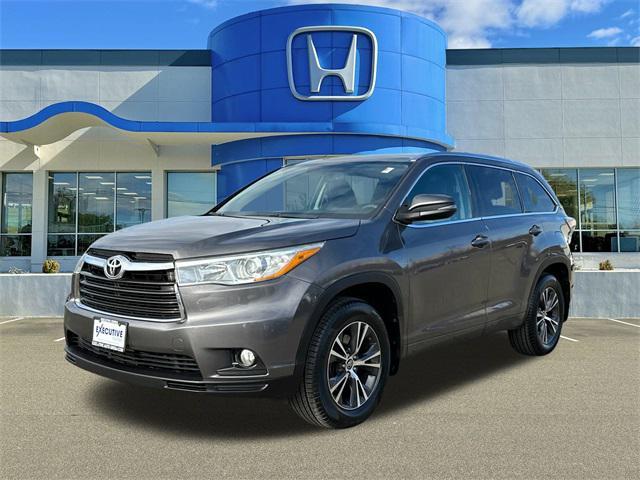 used 2016 Toyota Highlander car, priced at $19,486