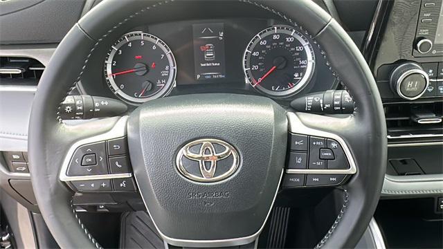 used 2022 Toyota Highlander car, priced at $30,995