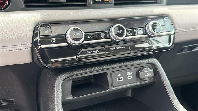 used 2025 Honda Pilot car, priced at $48,997