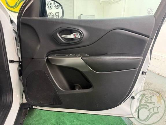 used 2019 Jeep Cherokee car, priced at $13,875
