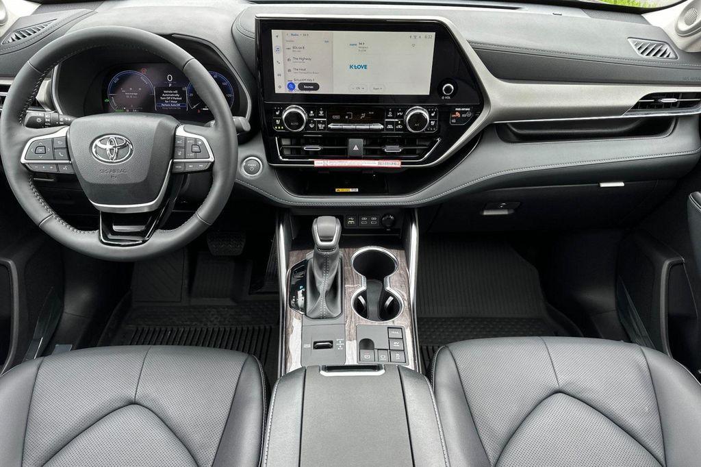 new 2025 Toyota Highlander Hybrid car, priced at $54,603
