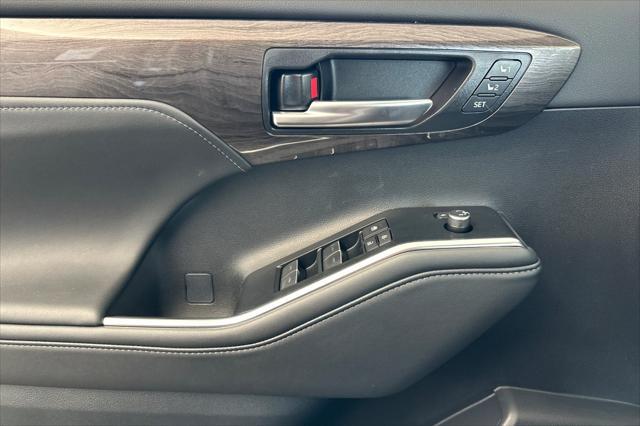 new 2025 Toyota Highlander car, priced at $54,473
