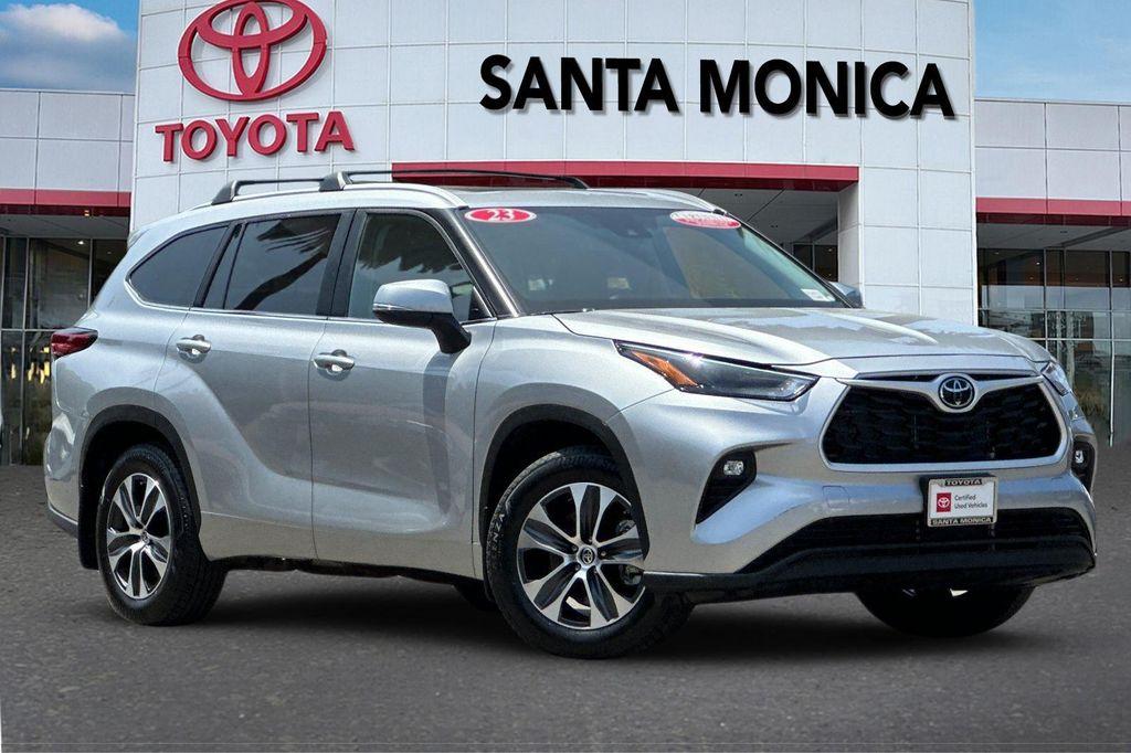 used 2023 Toyota Highlander car, priced at $37,500