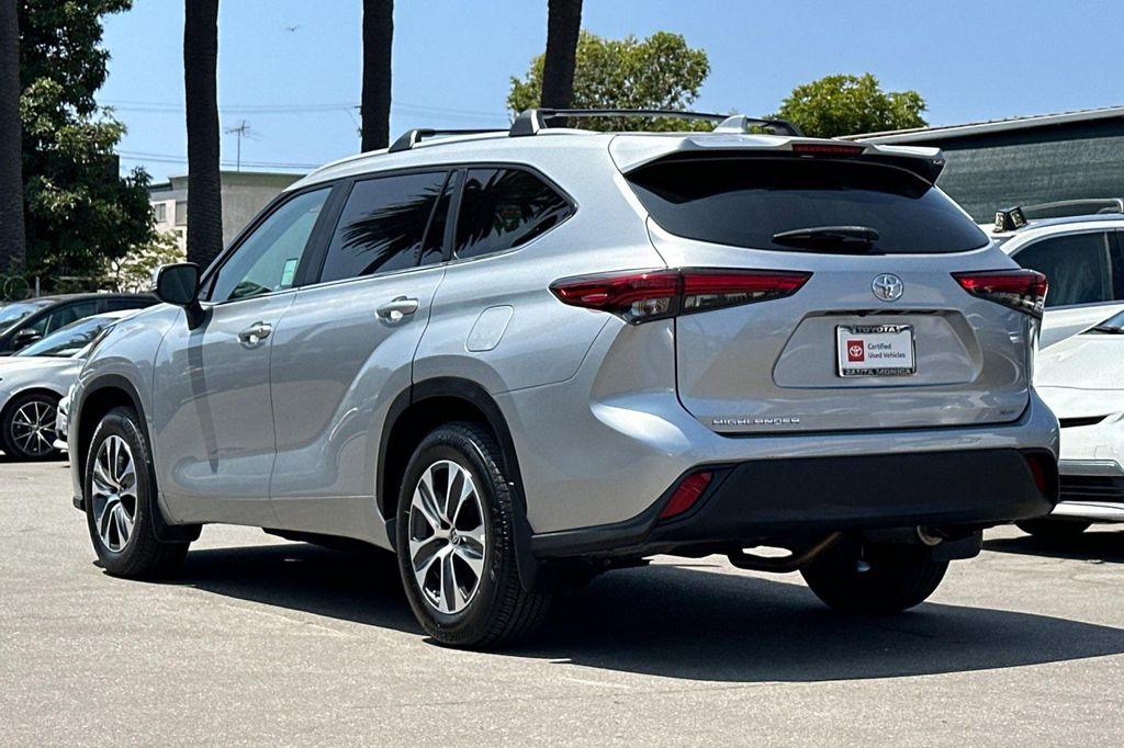used 2023 Toyota Highlander car, priced at $37,500
