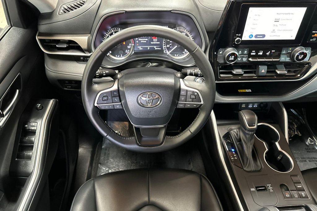 used 2023 Toyota Highlander car, priced at $37,500