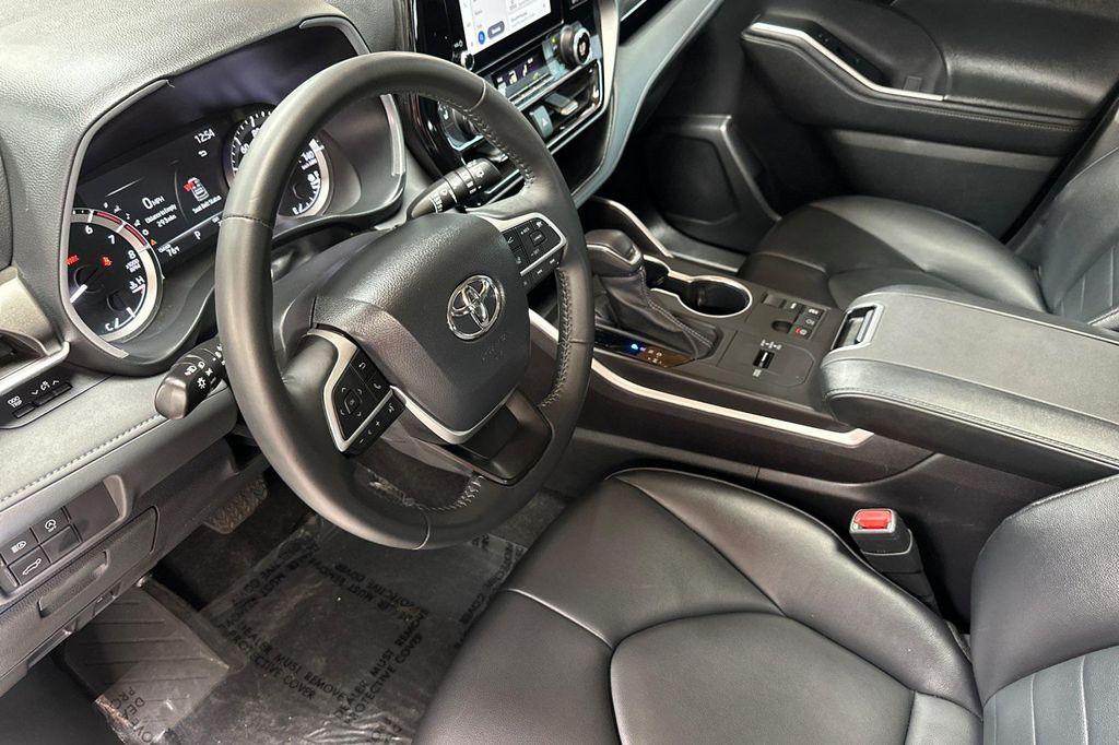 used 2023 Toyota Highlander car, priced at $37,500