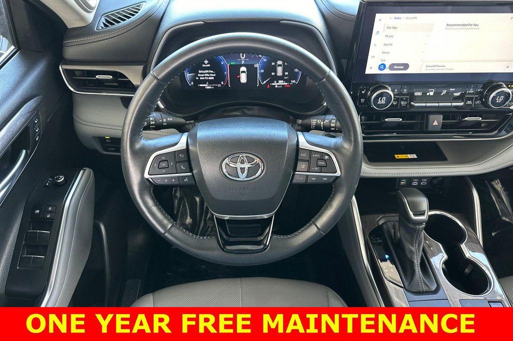 used 2023 Toyota Highlander car, priced at $41,200