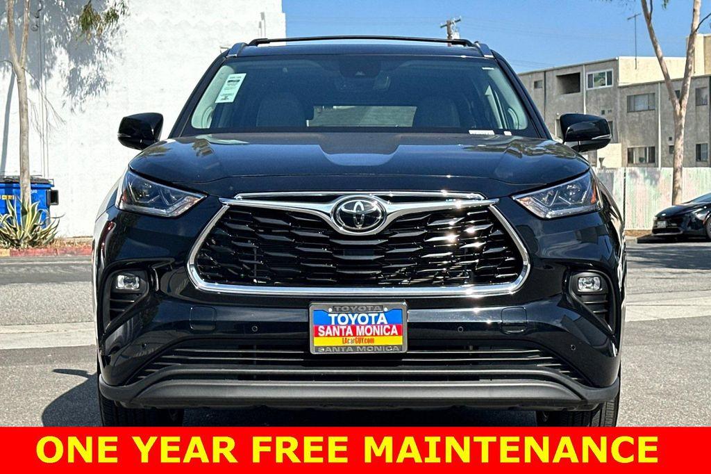 used 2023 Toyota Highlander car, priced at $41,200