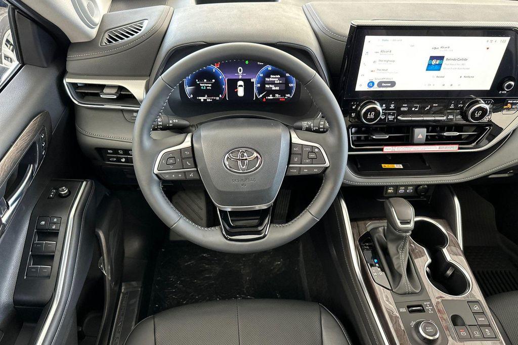 new 2025 Toyota Highlander car, priced at $55,018