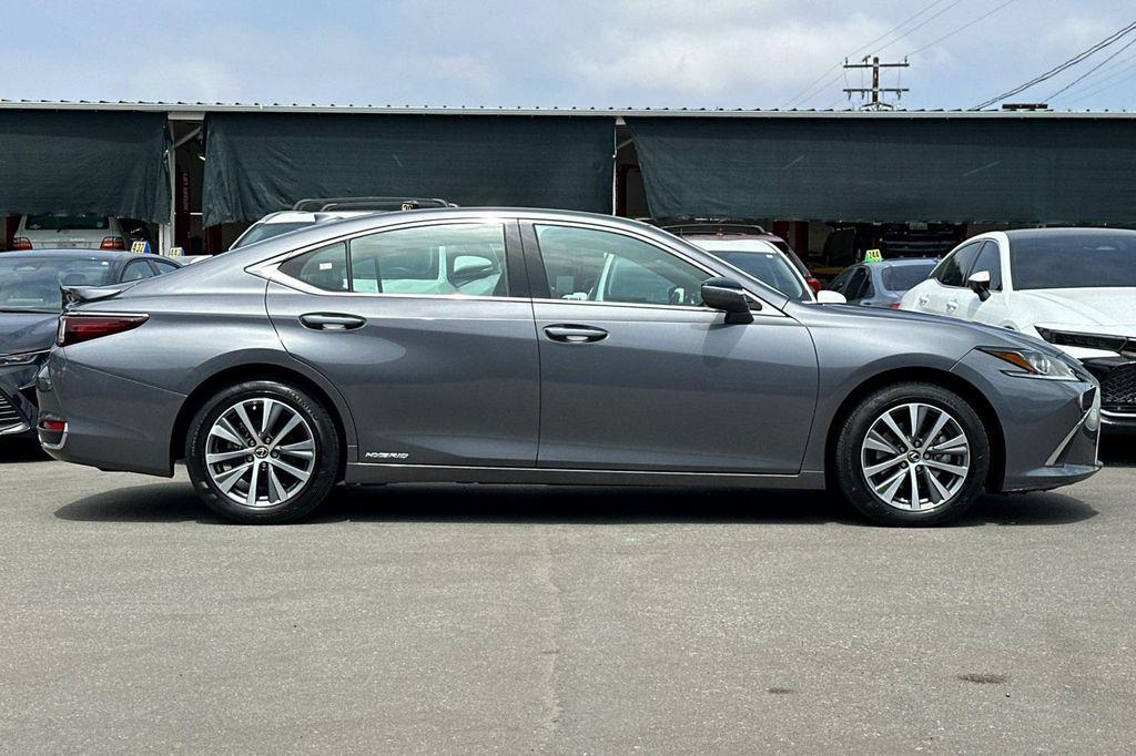 used 2021 Lexus ES 300h car, priced at $32,100