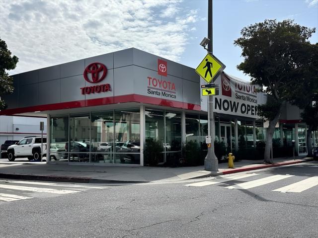 used 2022 Toyota Highlander car, priced at $33,000