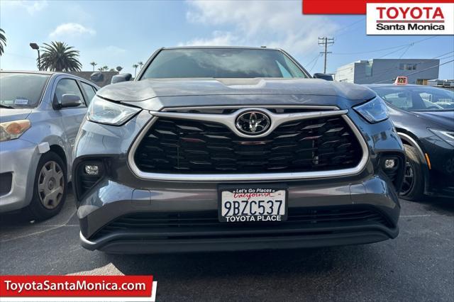 used 2022 Toyota Highlander car, priced at $33,000