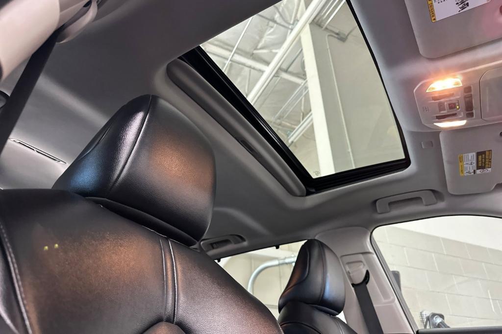 used 2022 Toyota Highlander car, priced at $34,999