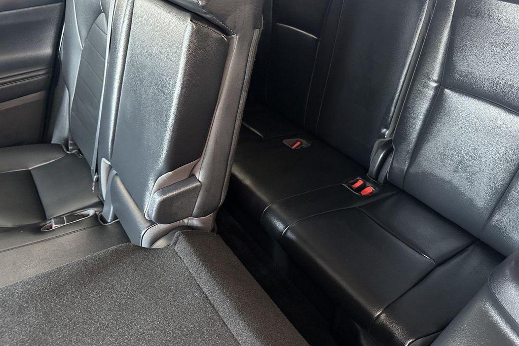 used 2022 Toyota Highlander car, priced at $31,900