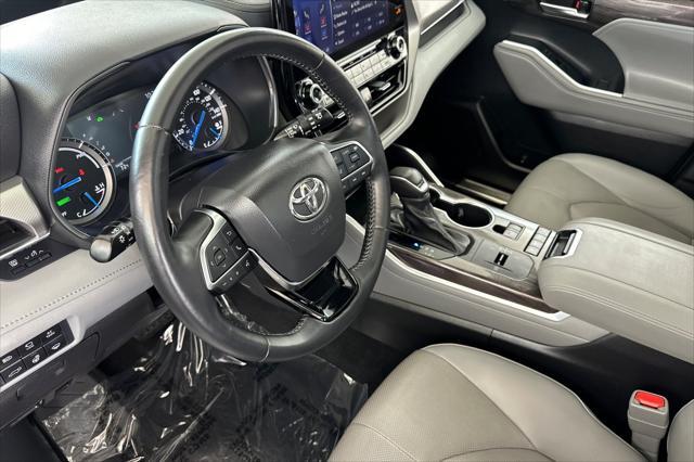 used 2021 Toyota Highlander Hybrid car, priced at $39,025