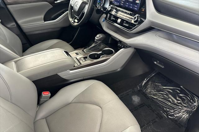 used 2021 Toyota Highlander Hybrid car, priced at $39,025