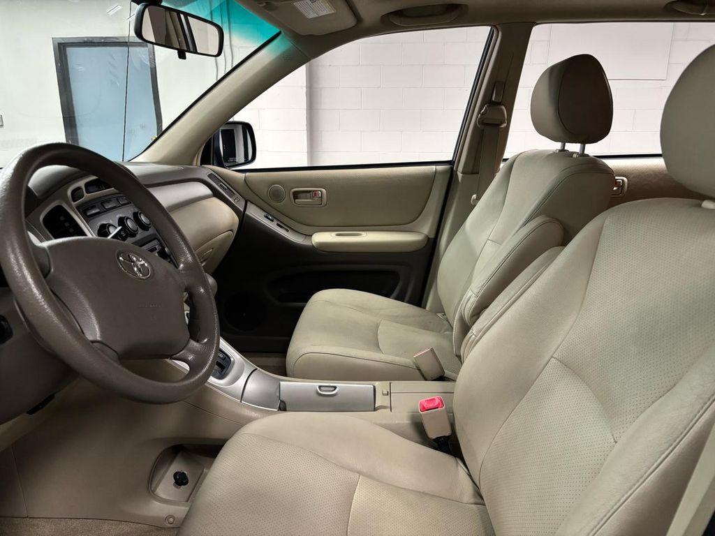used 2007 Toyota Highlander car, priced at $13,995
