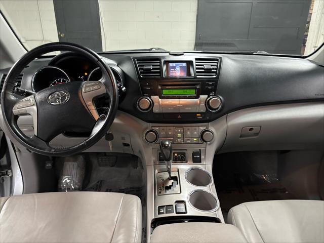 used 2008 Toyota Highlander car, priced at $15,995