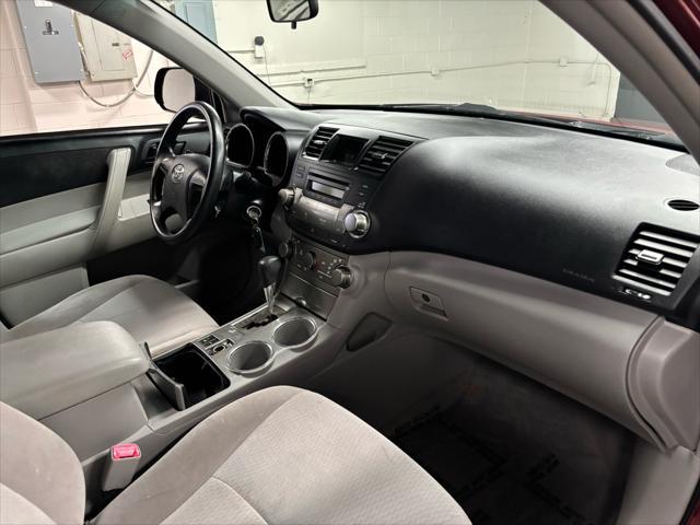 used 2009 Toyota Highlander car, priced at $13,495