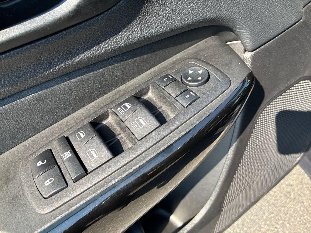 used 2023 Jeep Cherokee car, priced at $23,290