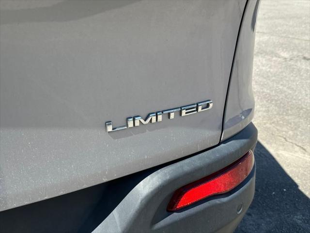 used 2018 Jeep Cherokee car, priced at $17,756