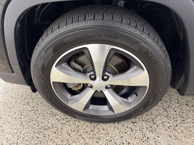 used 2020 Jeep Cherokee car, priced at $17,082