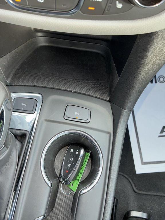 used 2022 Chevrolet Equinox car, priced at $21,133