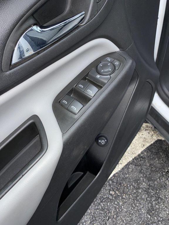 used 2022 Chevrolet Equinox car, priced at $21,133