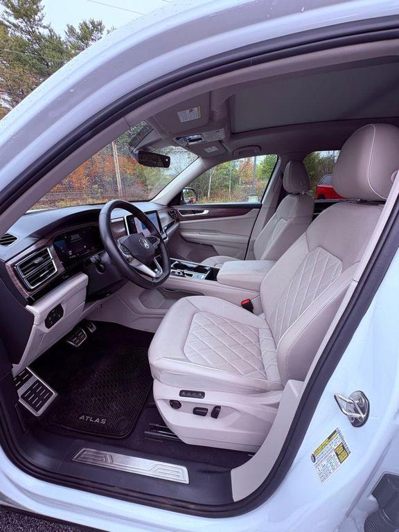 used 2025 Volkswagen Atlas car, priced at $44,362